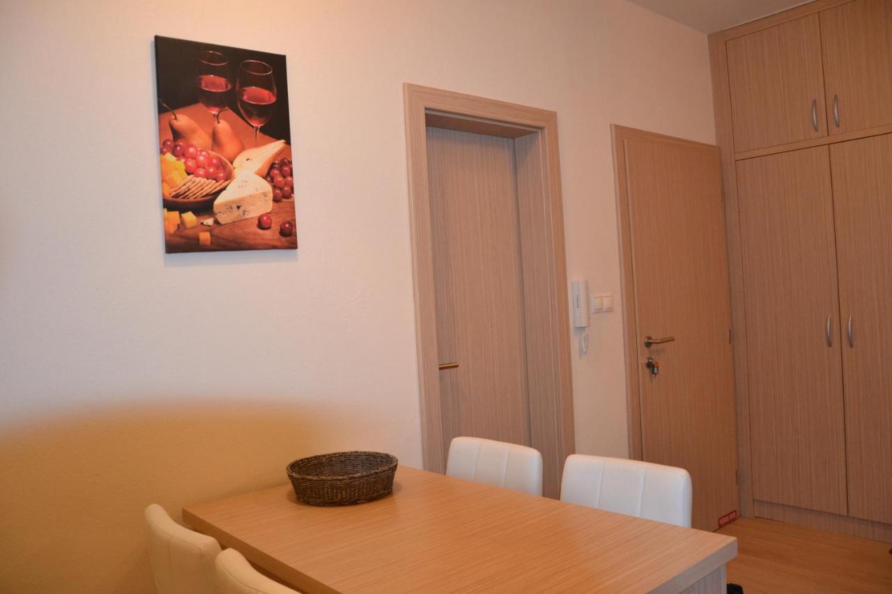 Apartman V Starej Lesnej S Balkonom สตารา เลชนา ภายนอก รูปภาพ
