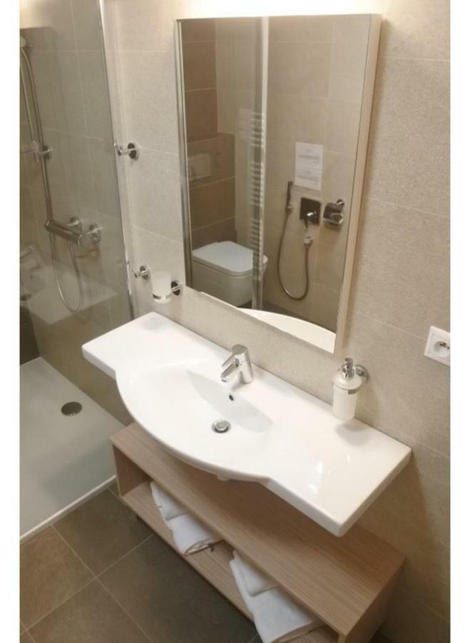 Apartman V Starej Lesnej S Balkonom สตารา เลชนา ภายนอก รูปภาพ
